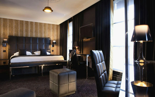 First Hotel Paris Tour Eiffel