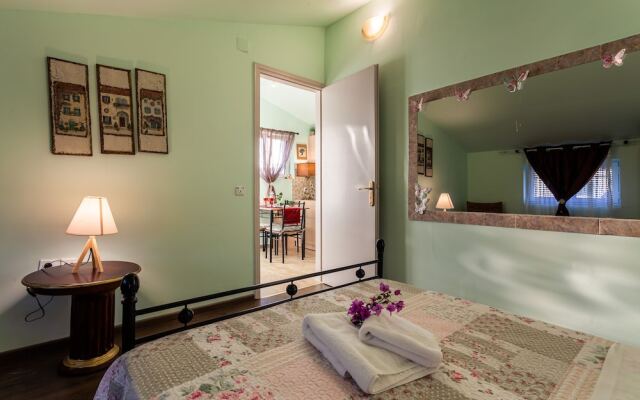 Bougainvillea house with view near the beach