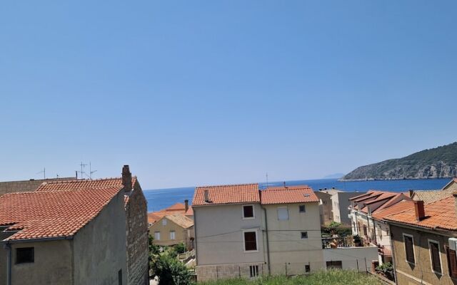 Standard 1-bed Apartment in Komiza no1
