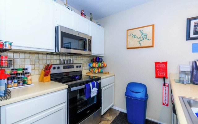 Pool Days & Water Fun Await: Lake Ozark Escape!