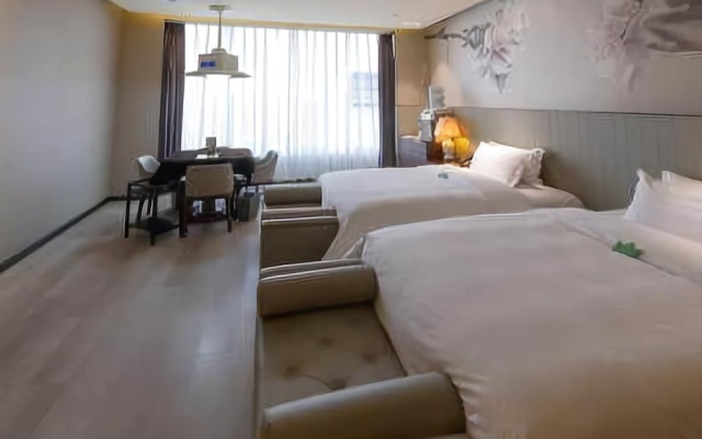 Peninsula International Hotel