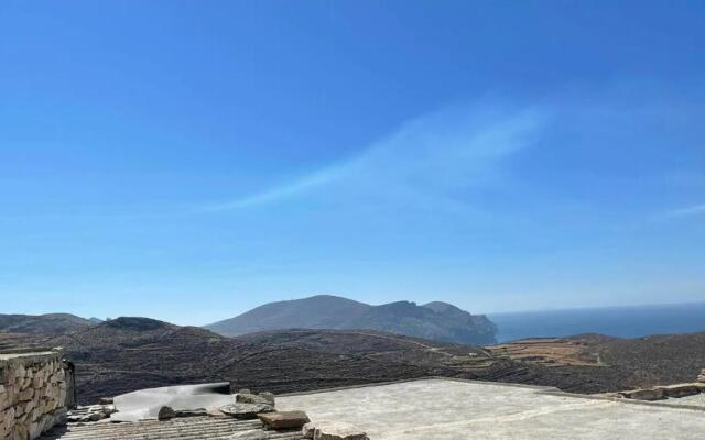 Rustic Stone House in the Heart of Folegandros