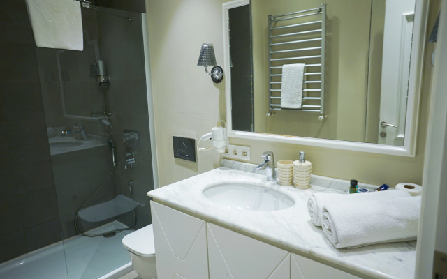 Triada Hotel