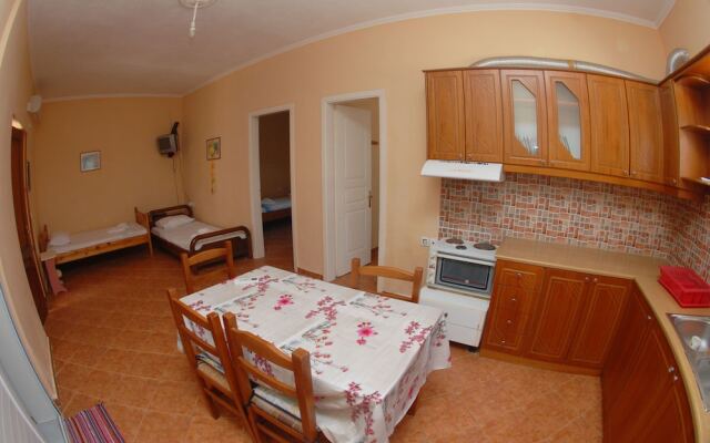 Tiku's Apartments