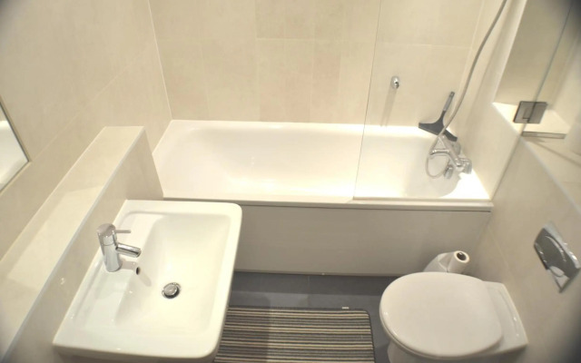 Brentwood Town Retreat - Large 2 bedroom apartment