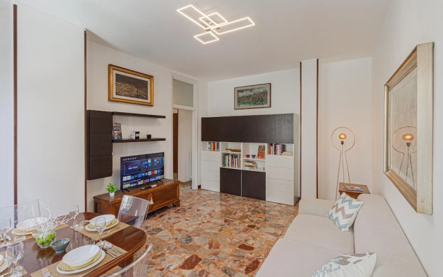 Madamart - 301 Autodromof1 Centro