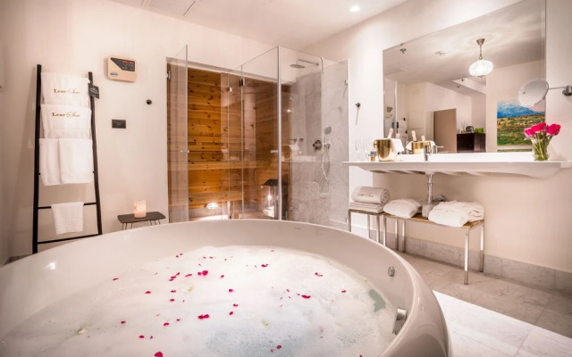 Lear Sense - Experience Luxury Hotel