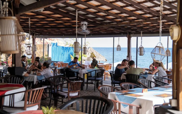 Amed Cafe & Hotel Kebun Wayan