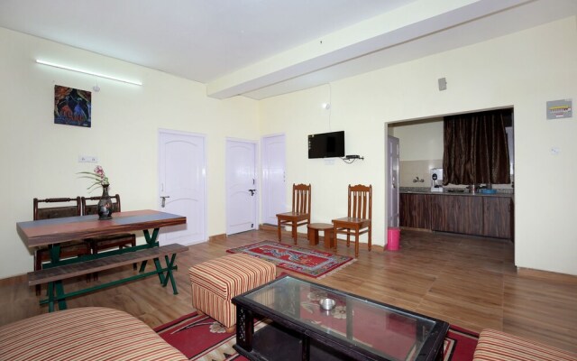 OYO 10165 Home 2BHK Snow View Apartment