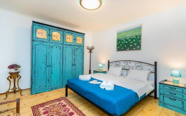 Wehost Apartment with Ethnic Design