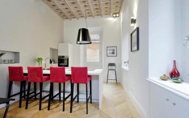 EVE Guest House at Trevi Fountain