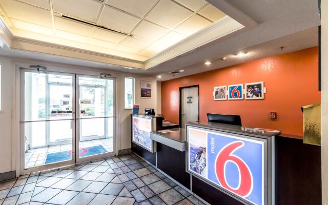 Motel 6 San Antonio, TX - South