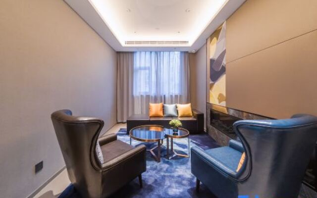 Home Inn Business Travel Hotel (East Gate Branch, Beijing Tsinghua University)