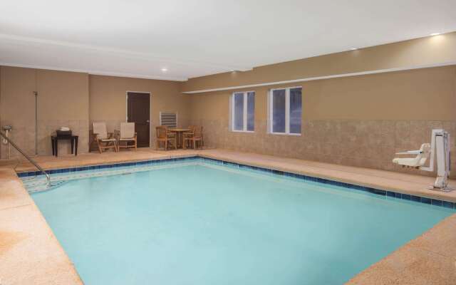 La Quinta Inn & Suites by Wyndham Atlanta-Union City