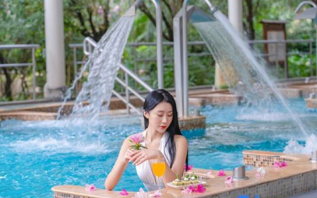 Xinyinzhan Hot Spring Holiday Resort