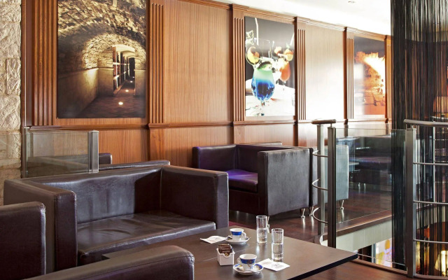 Business Hotel