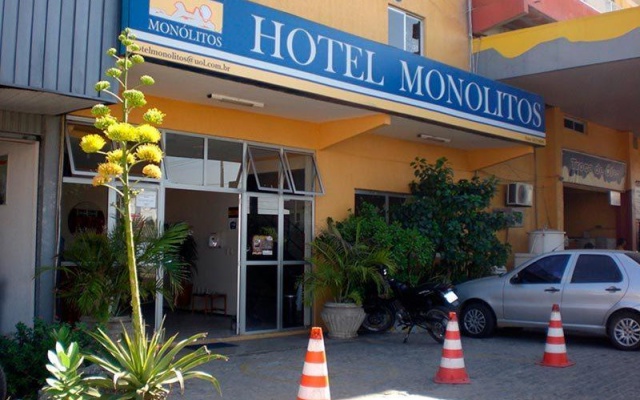 Hotel Monólitos