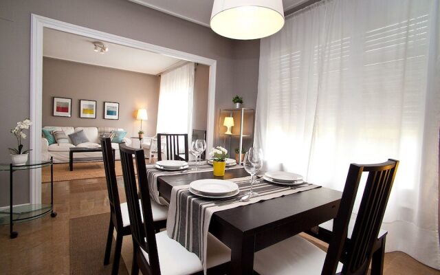 Cute & Spacious Eixample Apartment