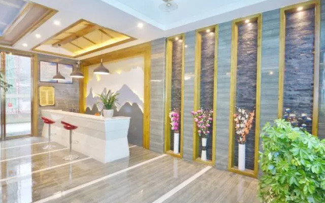 Ruiyuan Hotel (Zhangjiajie West High-speed Railway Station)