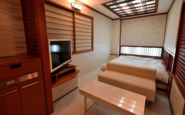 HOTEL RAFFINE - Adults Only – Guest Rooms – Toyonaka