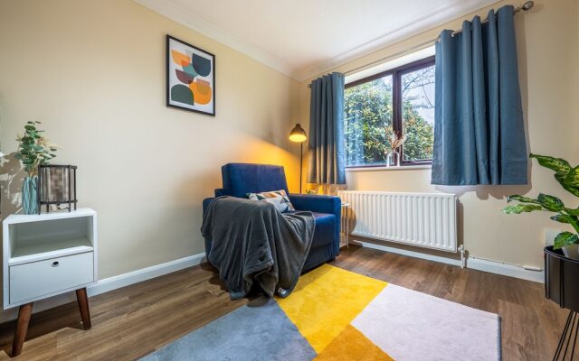 Staines Studio Apartment - Heathrow