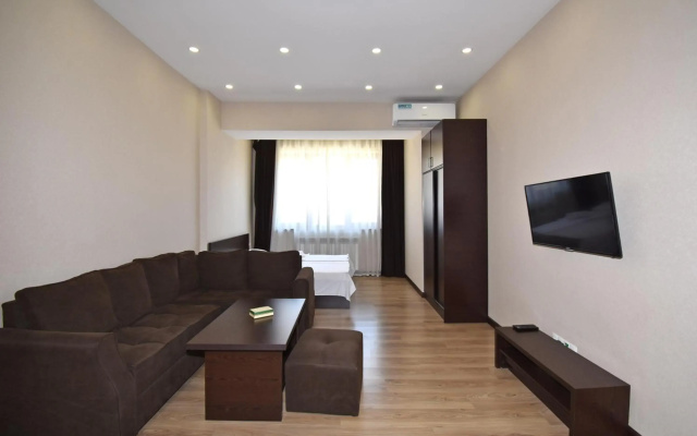 Residence North Avenue Teryan 8. 14 2