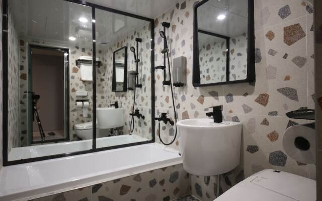 Gorilla Hotel the Wonju