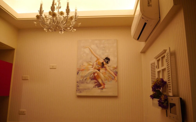 Q Square Apartment