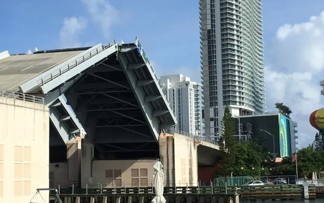 Beachwalk Condo With Beach Club 2bed 2bath