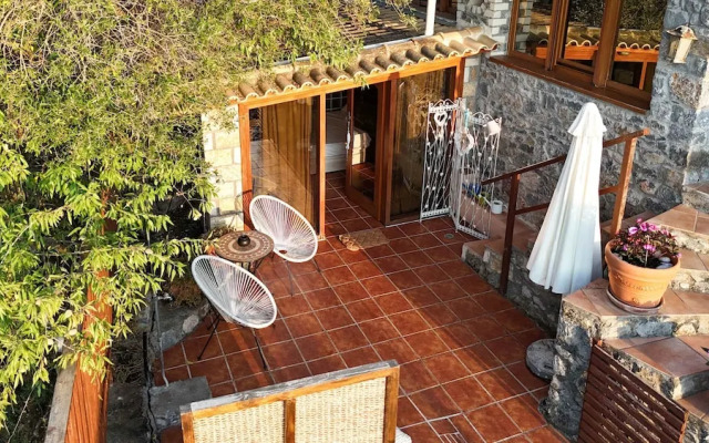 Beachfront Avia Nest - Aspa s Getaway