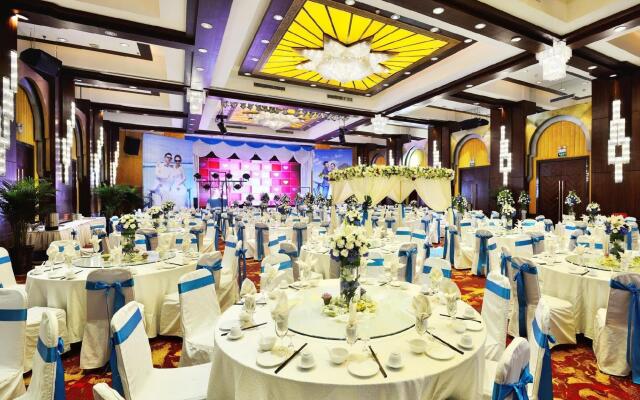 Luxemon Xinjiang Hongfu Hotel