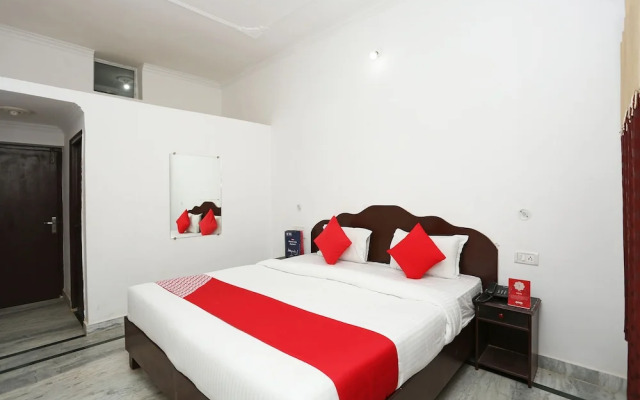 OYO 25043 Hotel Karma