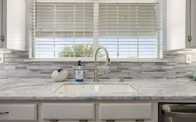 Bolivar Slam 3 Bedroom Home by RedAwning