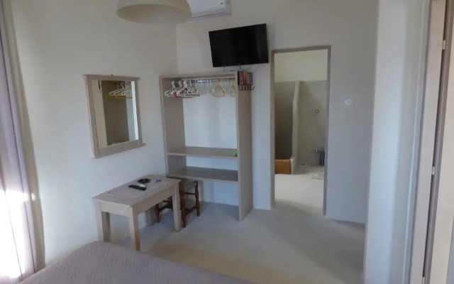 Paraportiani Guesthouse