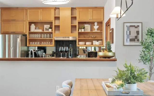Urban Cowboy Villas - Heart of 704