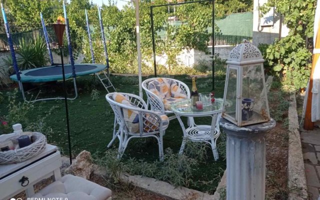 Hannah's house 10 min from Athens airport