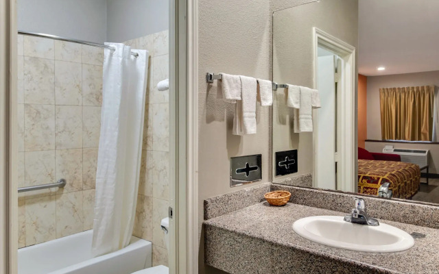 Executive Inn & Suites