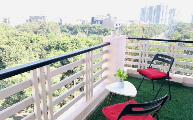 BluO Studio Noida - Balcony, Terrace Garden, Gym