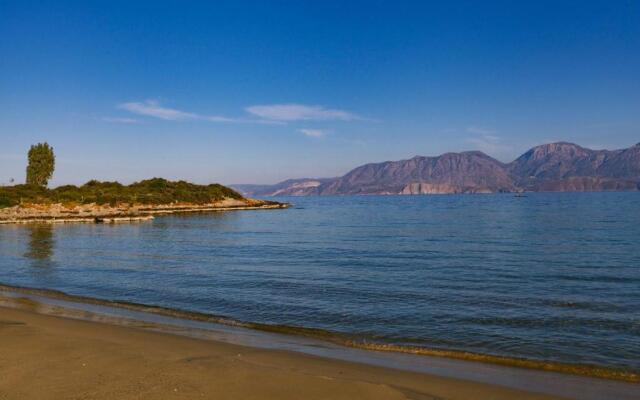 Amphitrite Beach House