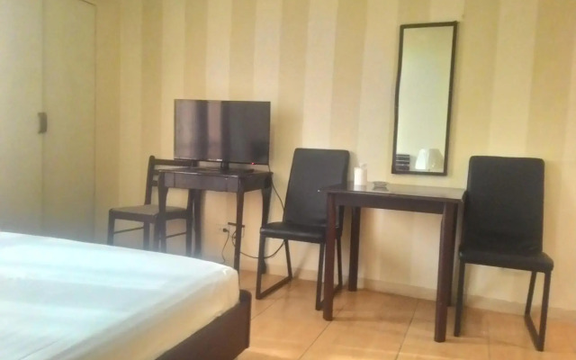 OYO 769 Poblacion Suites Polaris