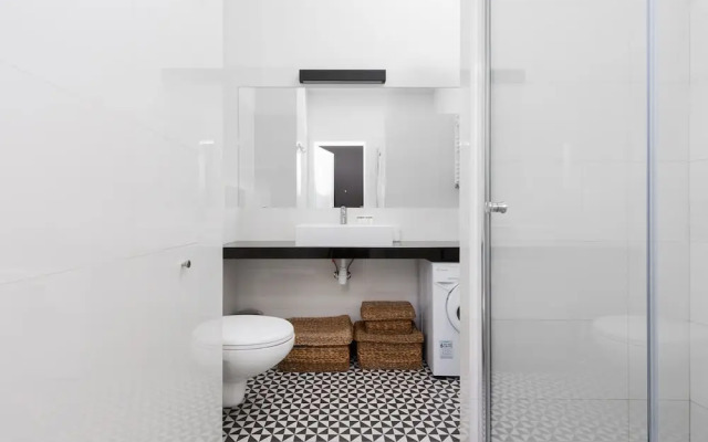 Apartment With Parking by Renters