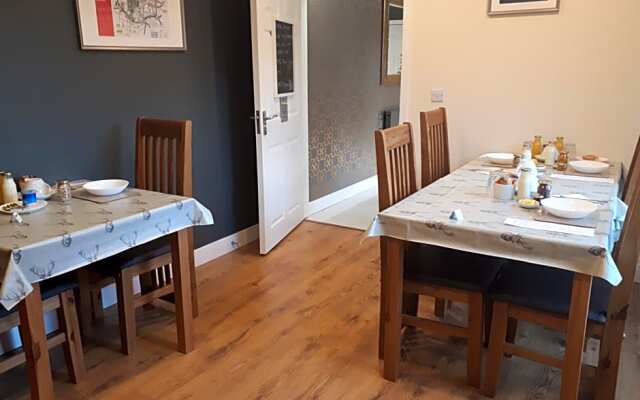 Middle House B And B