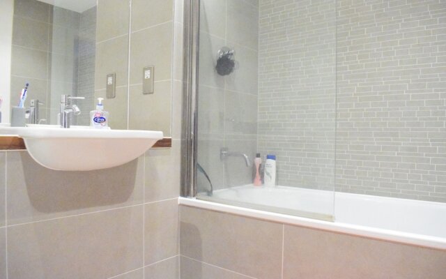 1 Bedroom Modern Flat in Central London