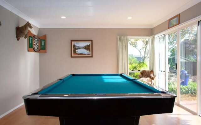 Grand 4 Bedroom Home With Balcony and Garden