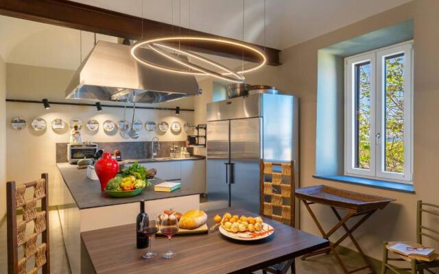 "luxury House In Populonia Above The Sea"