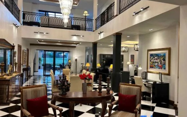 Villa Viola 7 Bedroom, Fully Staffed, on the Golf Course