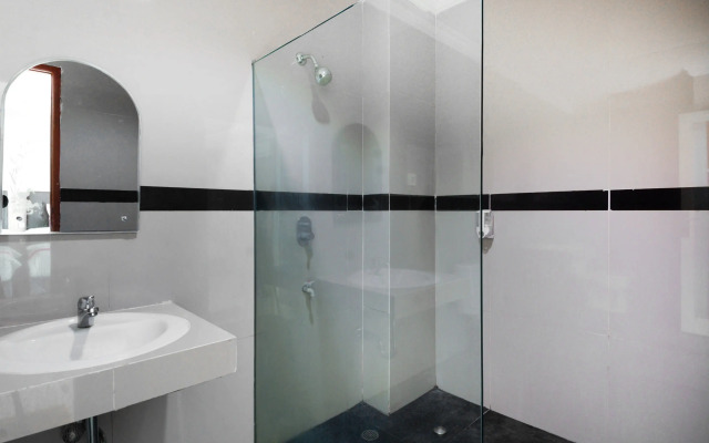 Super OYO Collection O 3431 Hotel Alpha Bandara
