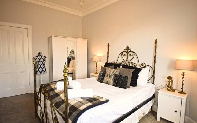 Jeffrey Street Apartment: Heart of the Old Town
