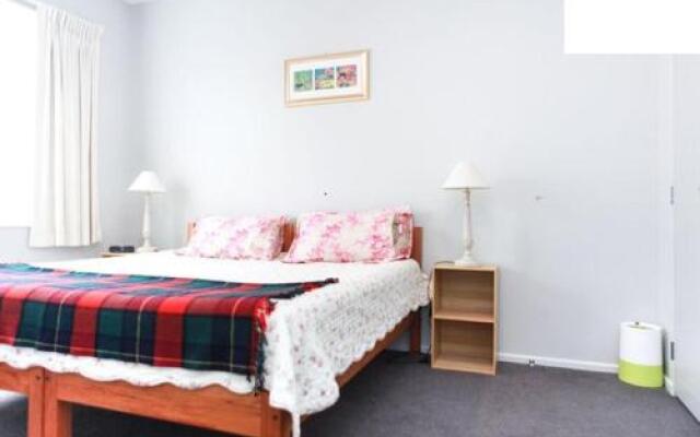 Floral Oaks B&B