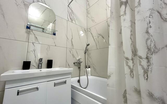 4 Сезона на улице Академика Сулейманова 10